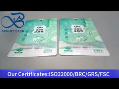 Zielona plastikowa torebka strunowa z przezroczystym okienkiem na wykałaczki do nici dentystycznych