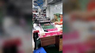 Ekologiczne plastikowe kompozytowe etui z wylewką. Szczelne stojące etui na napoje