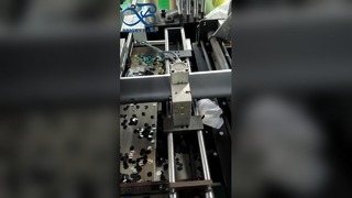 Konfigurowalna, stojąca, zamykana torebka plastikowa. Zagęszczony, szczelny woreczek