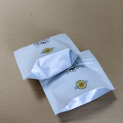 Minimalistyczny nadruk torebki zabezpieczającej przed dziećmi, certyfikowanej zgodnie z ISO 8317 i EN 14375