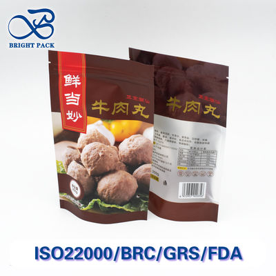 Odporne na chłodzenie torebki typu stand-up do pakowania wędlin, z folią odporną na zimno i materiałami nadającymi się do recyklingu.