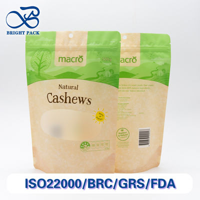 Zamknięte skrzyńkami torby do pakowania suchego jedzenia z przejrzystymi oknami i materiałami do żywności.