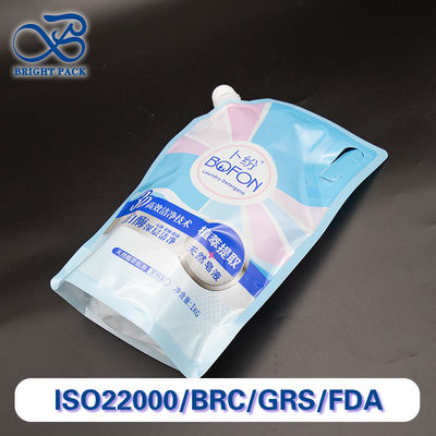 Wytrzymała i wygodna torba z rękojeścią do opakowań z detergentami do prania.